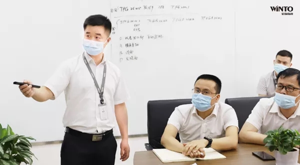 尊龙凯时人生就是搏讲师正在解说图