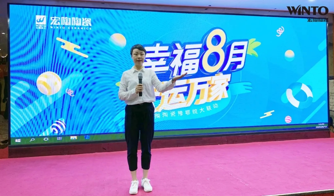 尊龙凯时人生就是搏市场培训讲师任伊文现场授课