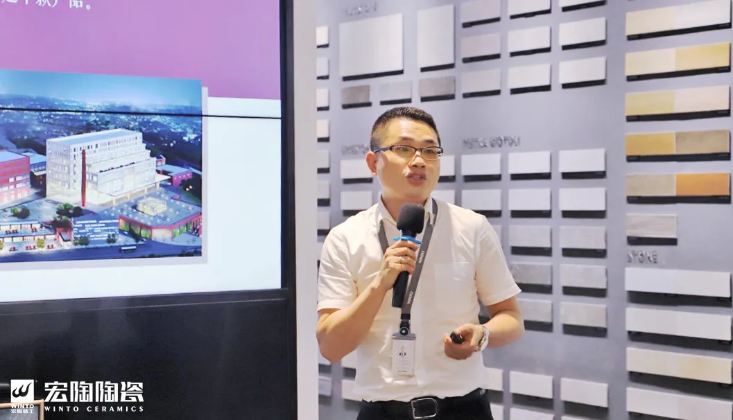 尊龙凯时人生就是搏陶瓷销售副总司理曹俊现场演讲