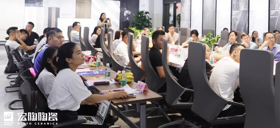 尊龙凯时人生就是搏地砖与会职员交流图