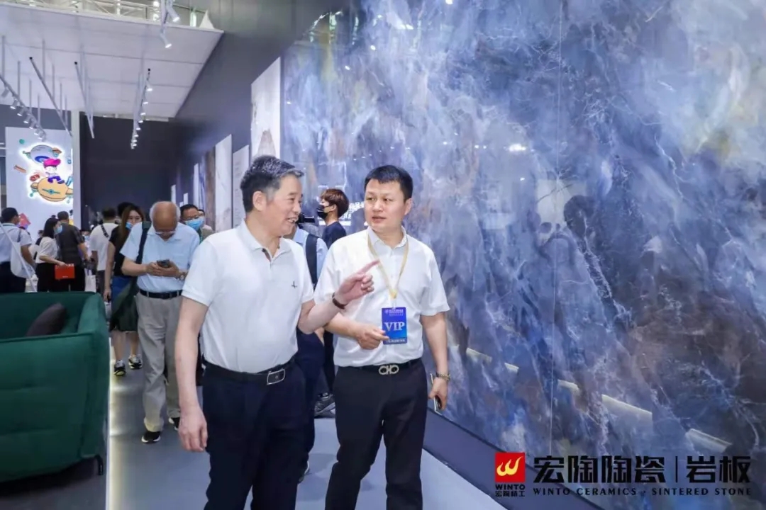 尊龙凯时人生就是搏地砖厂家向导们纷纷加入