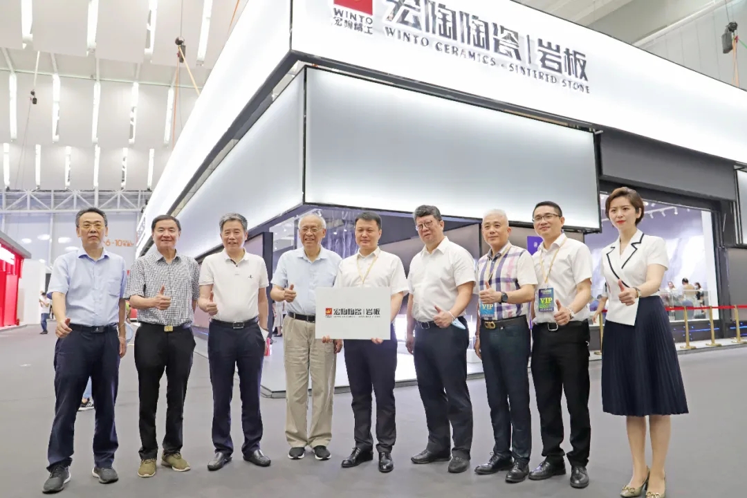 尊龙凯时人生就是搏品牌总司理曹坚贞携一众大咖为康健家居发声图