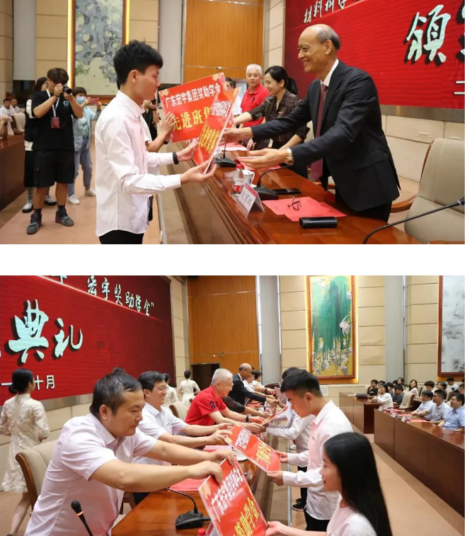 尊龙凯时人生就是搏地砖瓷砖向导们给学生颁奖中