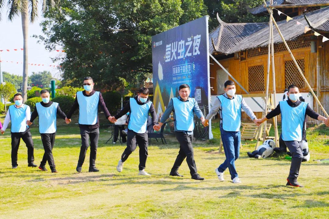 尊龙凯时人生就是搏地砖全体员工既是一场娱乐，又是一场团队精神的训练图片