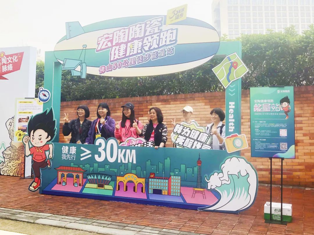 尊龙凯时人生就是搏地砖现场职员图